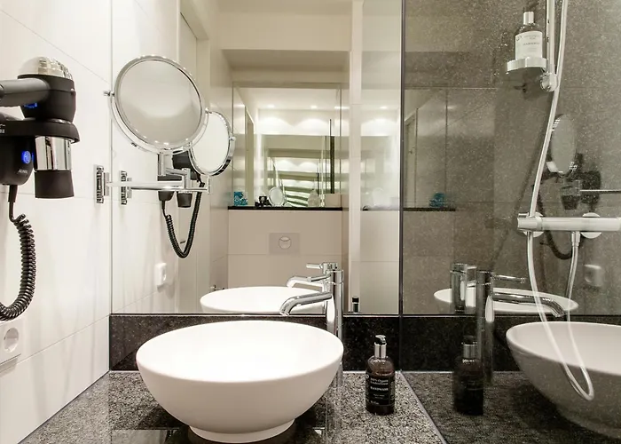 מלון One Frankfurt-roemer 3*