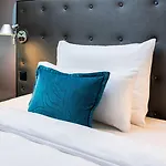 מלון One Frankfurt-roemer 3*