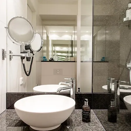 Hotel One Frankfurt-roemer