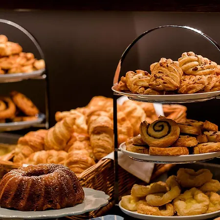 One Frankfurt-roemer Hotel 3*