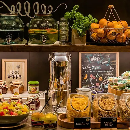 Hotel One Frankfurt-roemer 3*