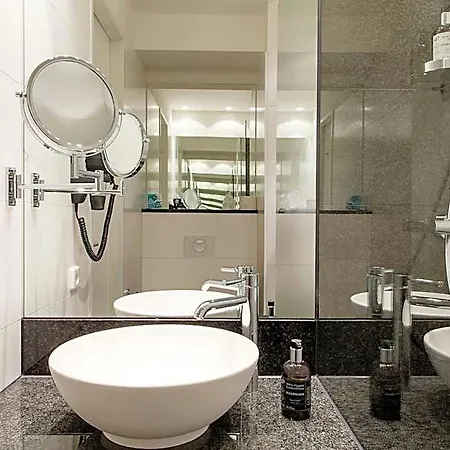 Hotel One Frankfurt-roemer