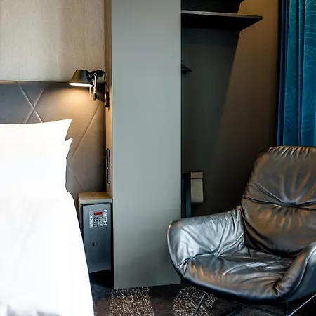 Hotel One Frankfurt-roemer 3*