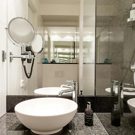 Hotel One Frankfurt-roemer 3*