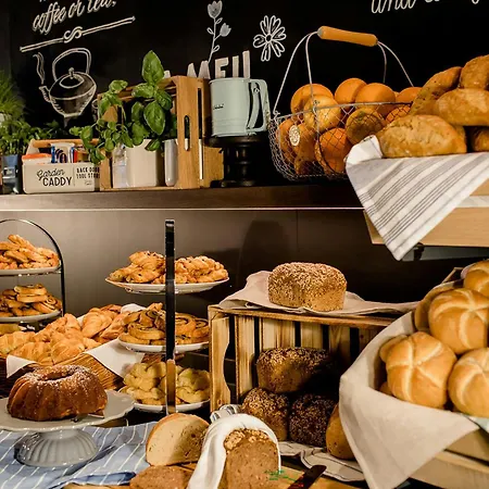 One Frankfurt-roemer Hotel 3*